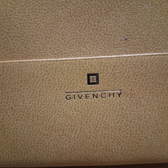 AUTHENTIC Givenchy Tan Leather Wallet - Picture 8 of 9